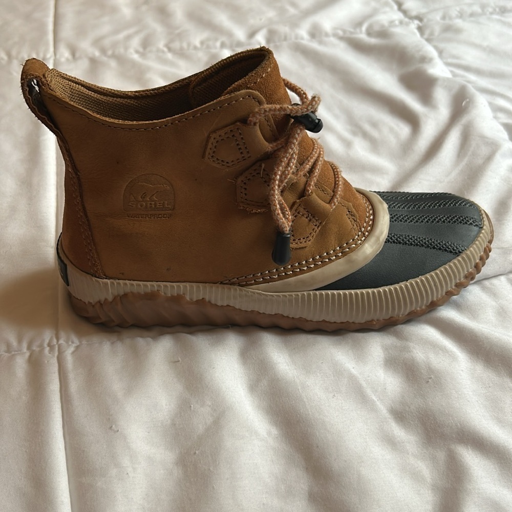 Sorel Tan and Black Laced Waterproof Boots Size 4 - Picture 9 of 11